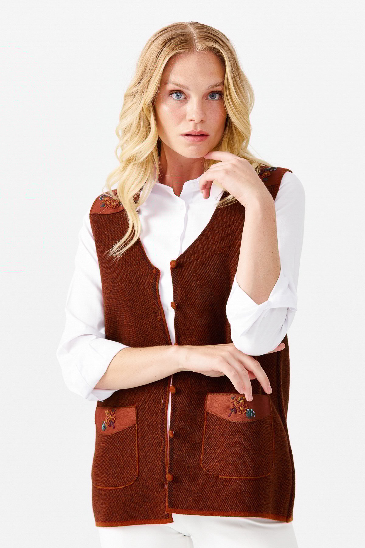 22114Женский жилет на пуговицах с v-образным вырезом и карманом на плече с отделкой , коричневый 