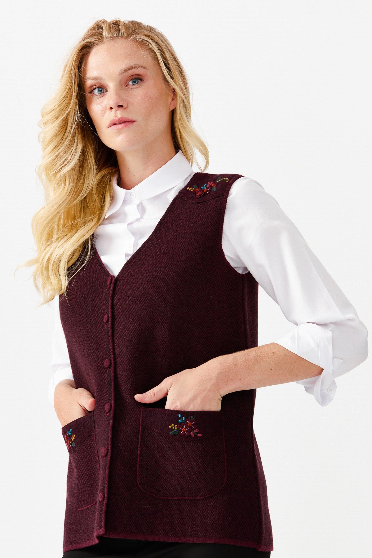 22114Женский жилет на пуговицах с v-образным вырезом и карманом на плече с отделкой , темно сливовый