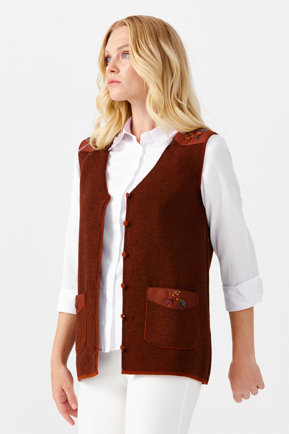 22114Женский жилет на пуговицах с v-образным вырезом и карманом на плече с отделкой , коричневый 