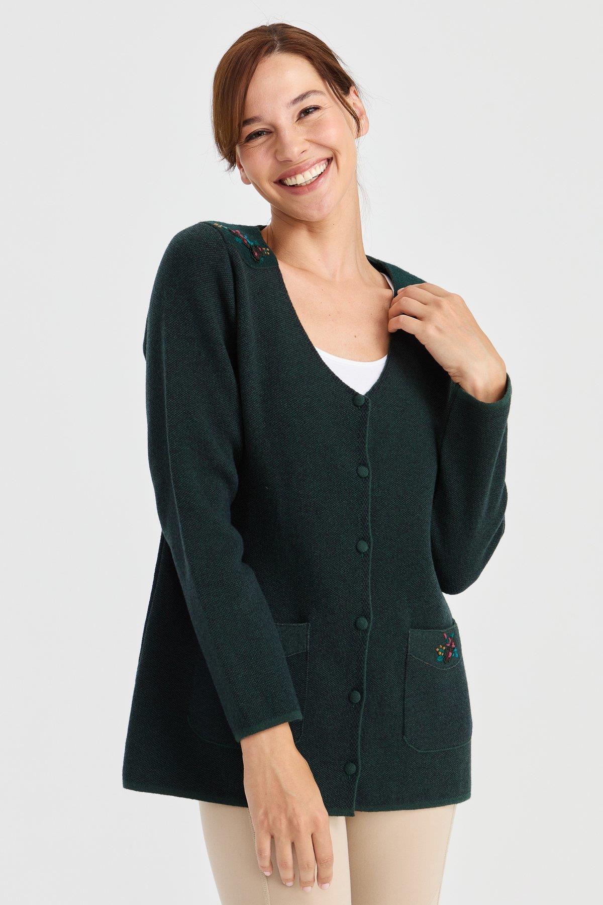 23009Женская шерстяная куртка с v-образным вырезом и карманами из фетра с вышивкой