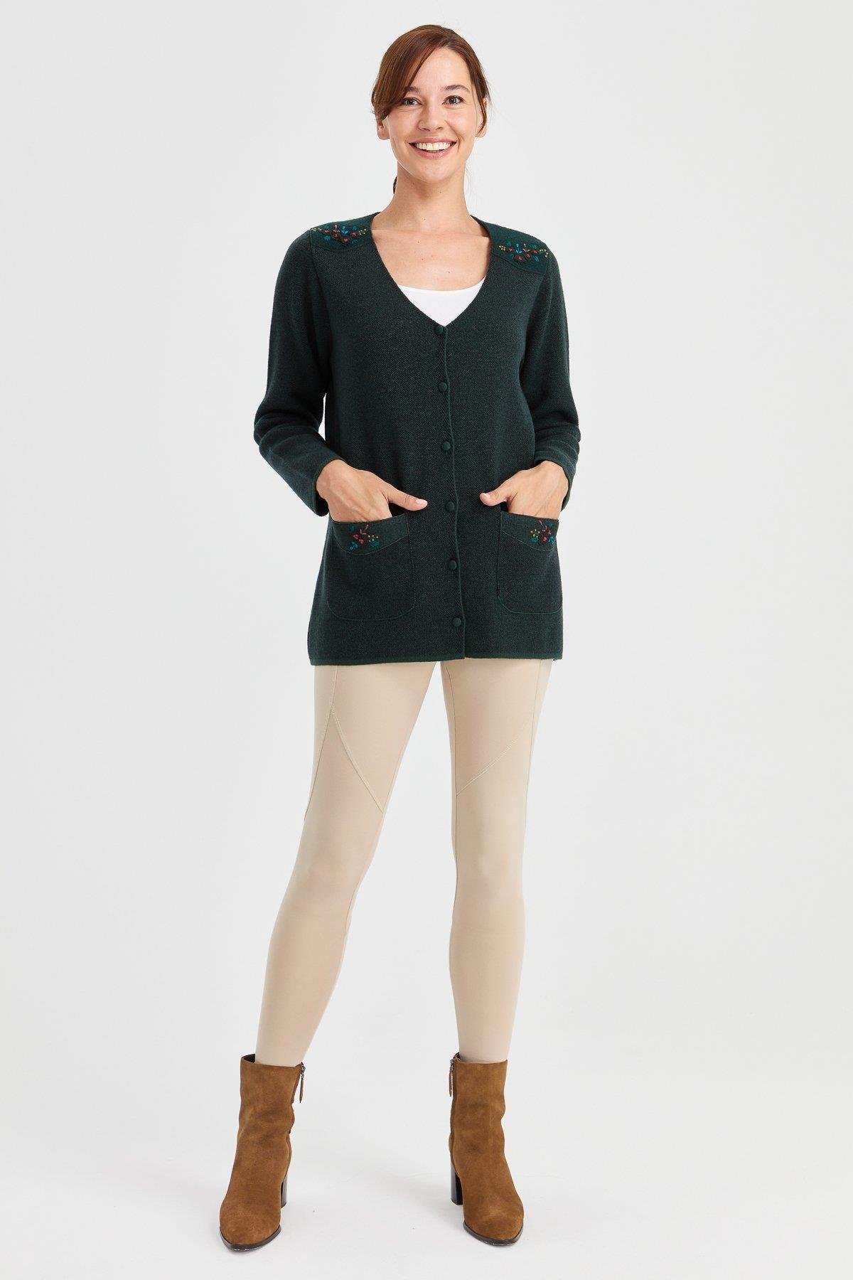 23009Женская шерстяная куртка с v-образным вырезом и карманами из фетра с вышивкой