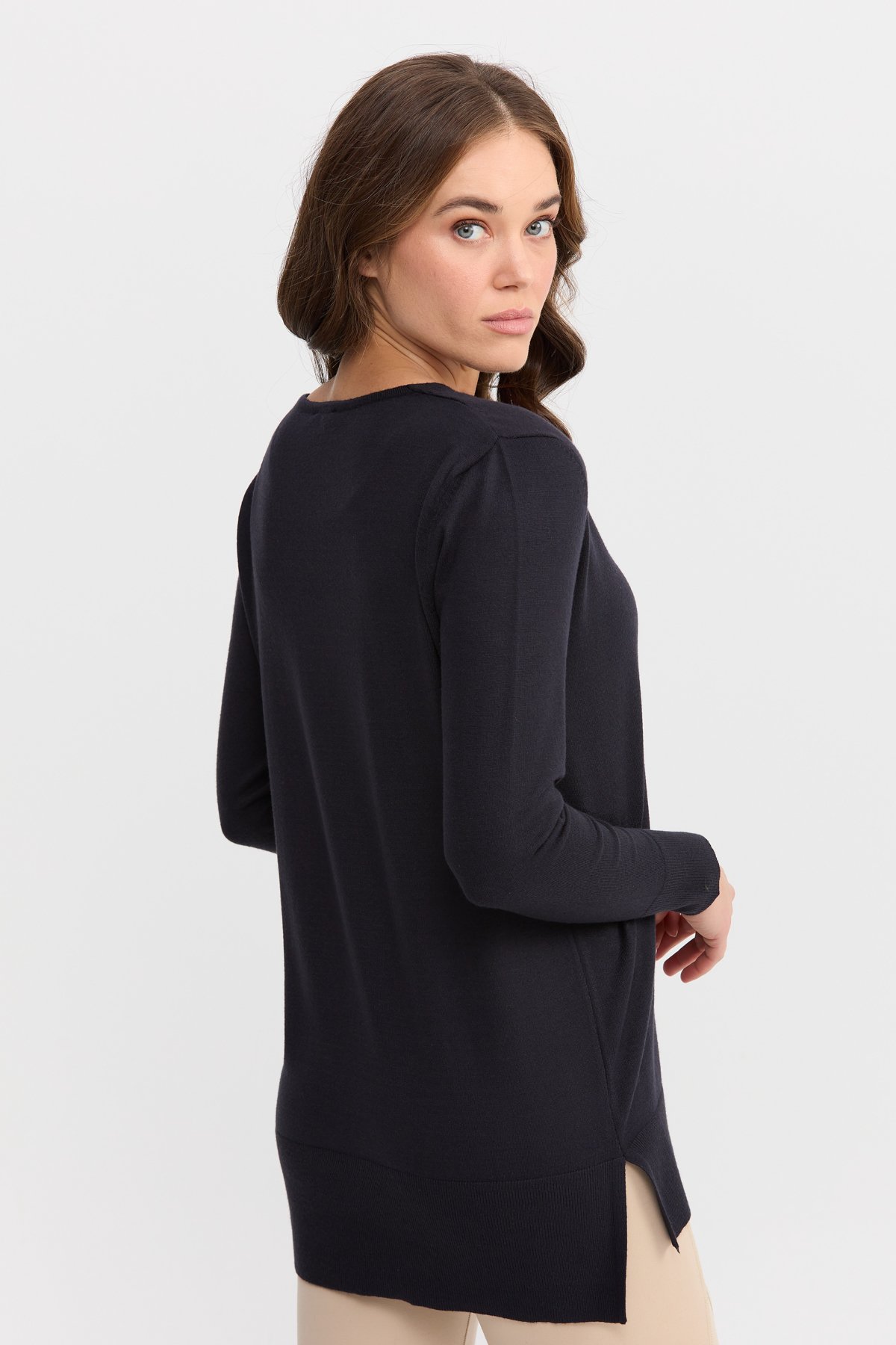 22364Kadın V Yaka Önü Arkası Yırtmaçlı Kazak Lacivert