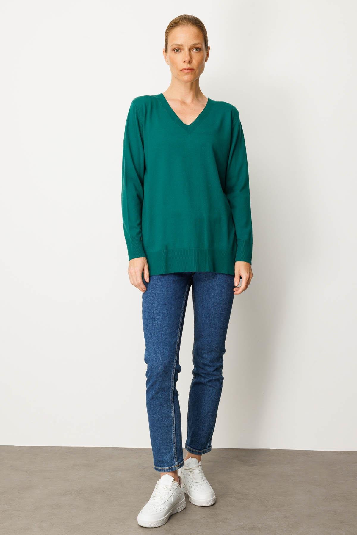 22364Kadın V Yaka Önü Arkası Yırtmaçlı Kazak Ö.Başı