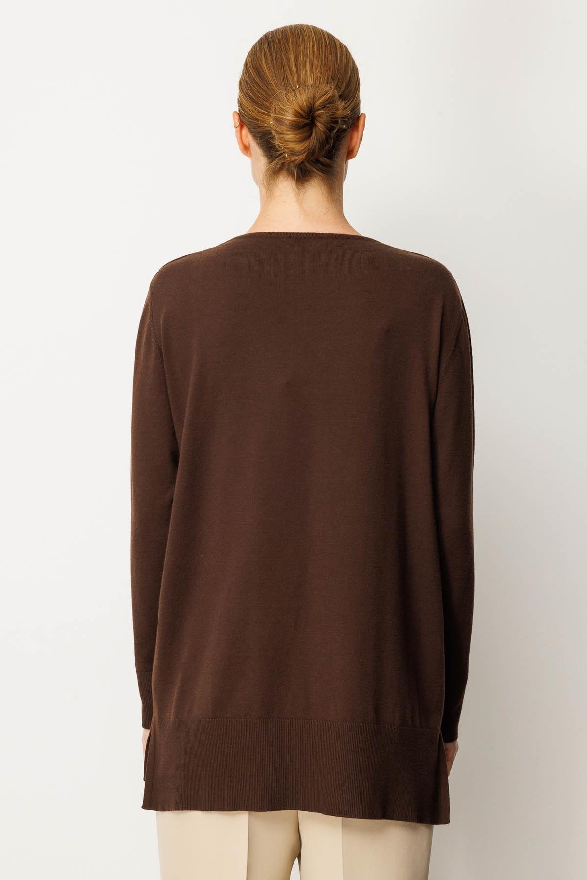 22364Kadın V Yaka Önü Arkası Yırtmaçlı Kazak Kahve