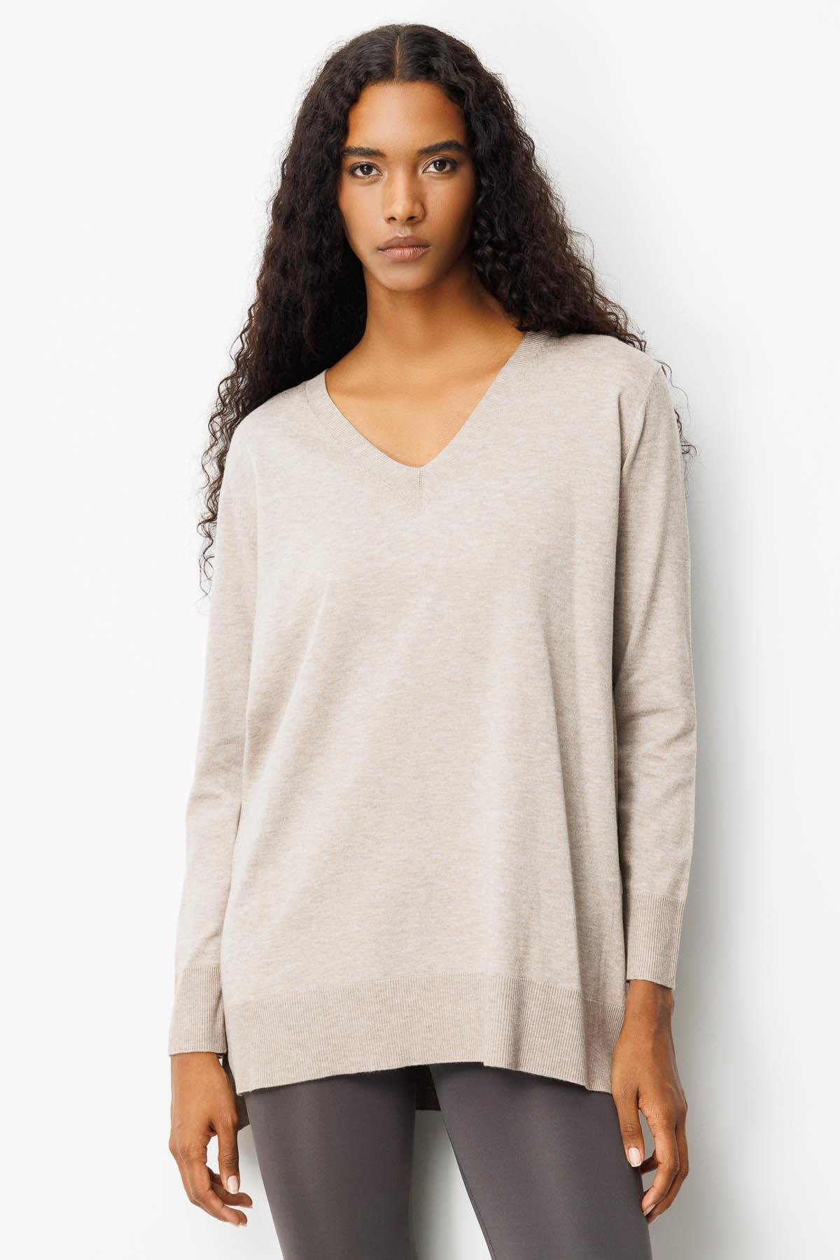 22364Kadın V Yaka Önü Arkası Yırtmaçlı Kazak Vizon