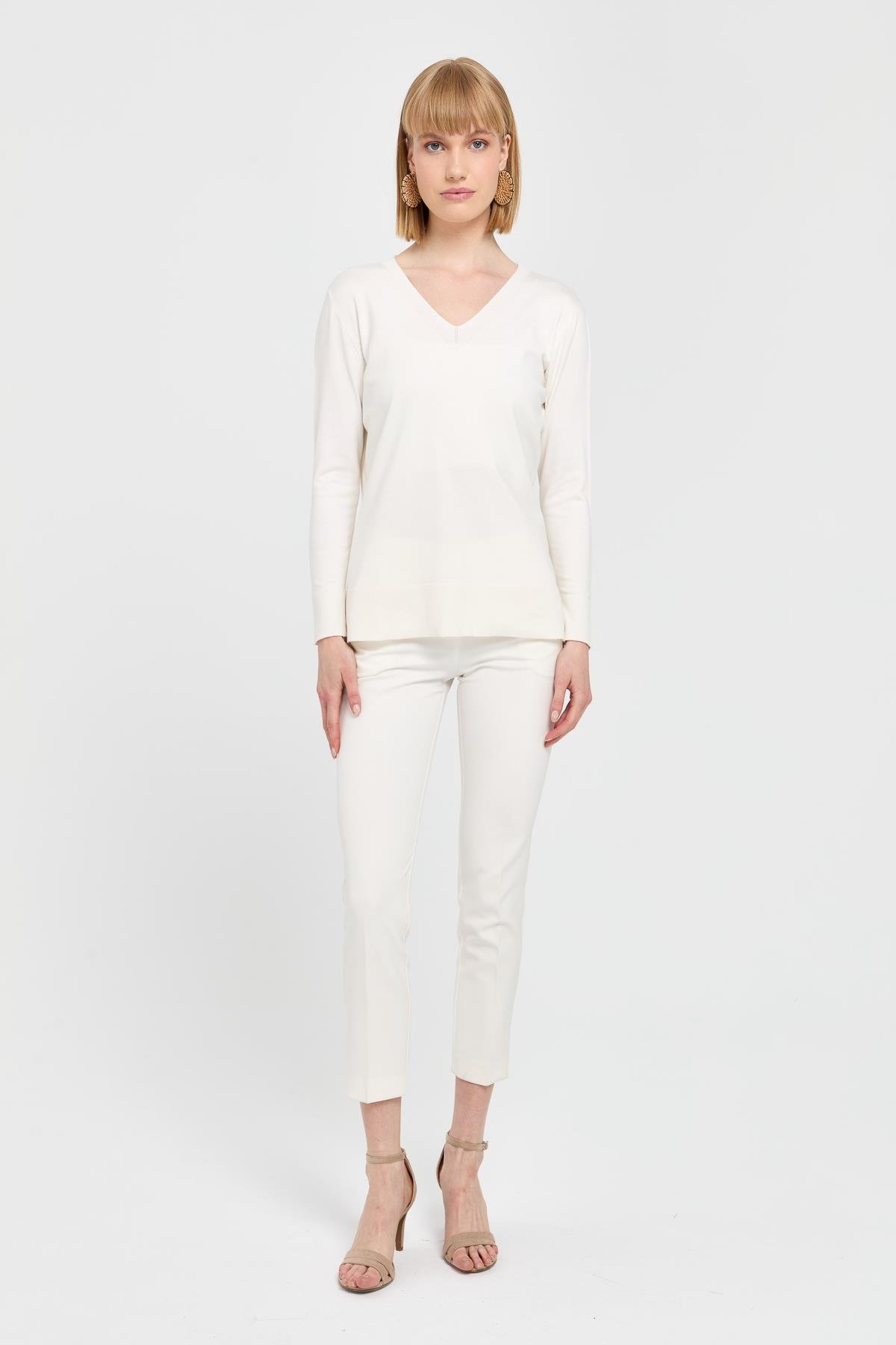 22364Kadın V Yaka Önü Arkası Yırtmaçlı Kazak Ekru