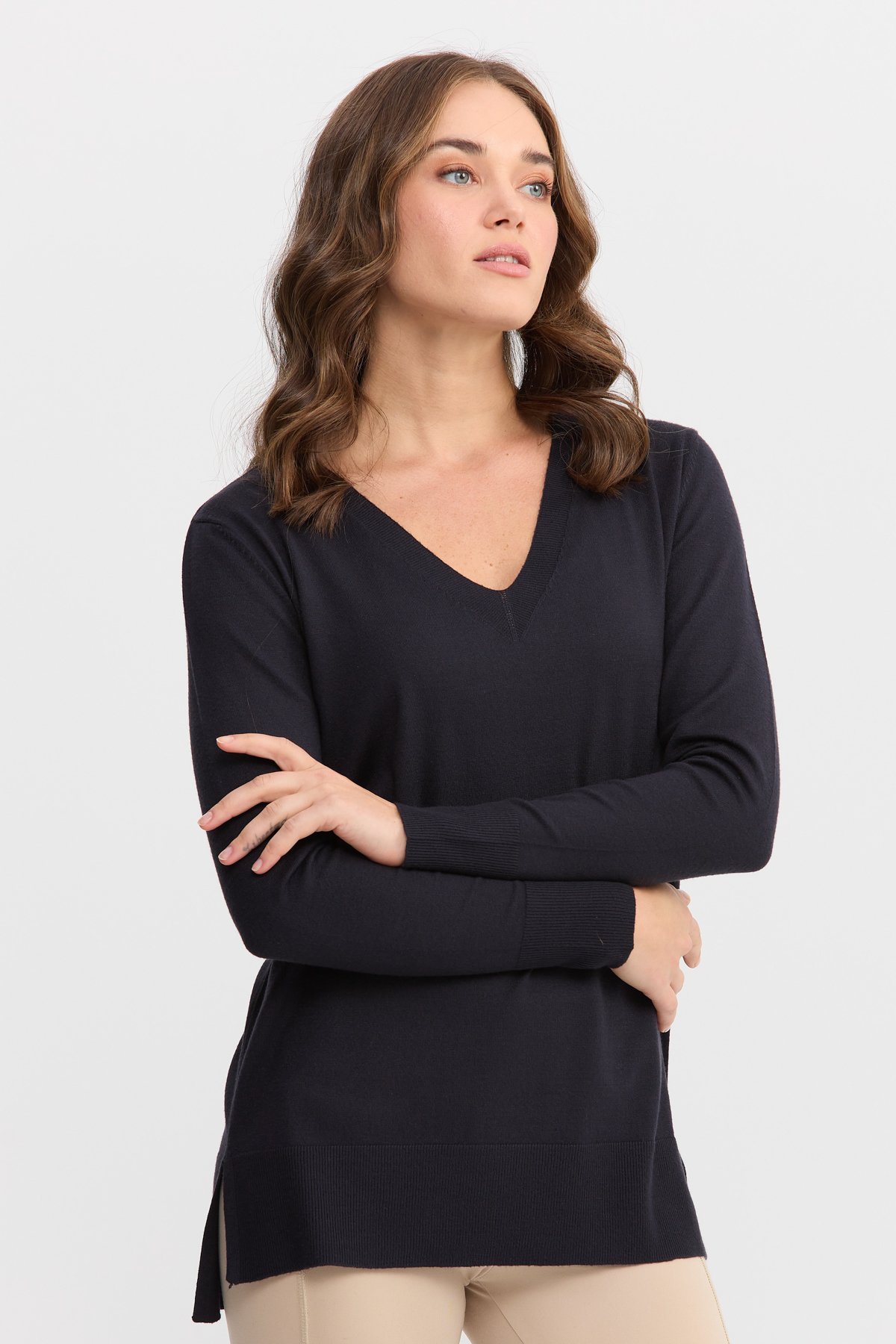 22364Kadın V Yaka Önü Arkası Yırtmaçlı Kazak Lacivert