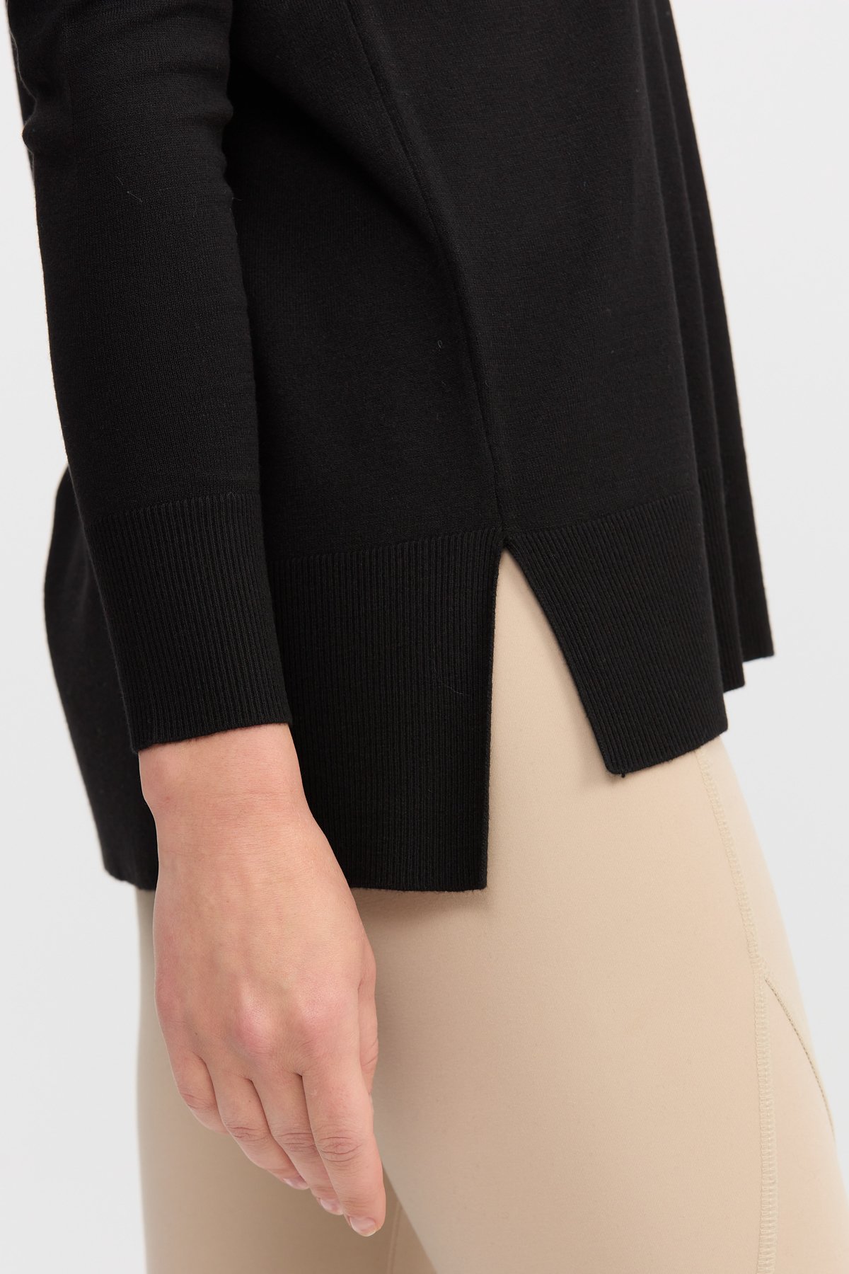 22364Kadın V Yaka Önü Arkası Yırtmaçlı Kazak Siyah