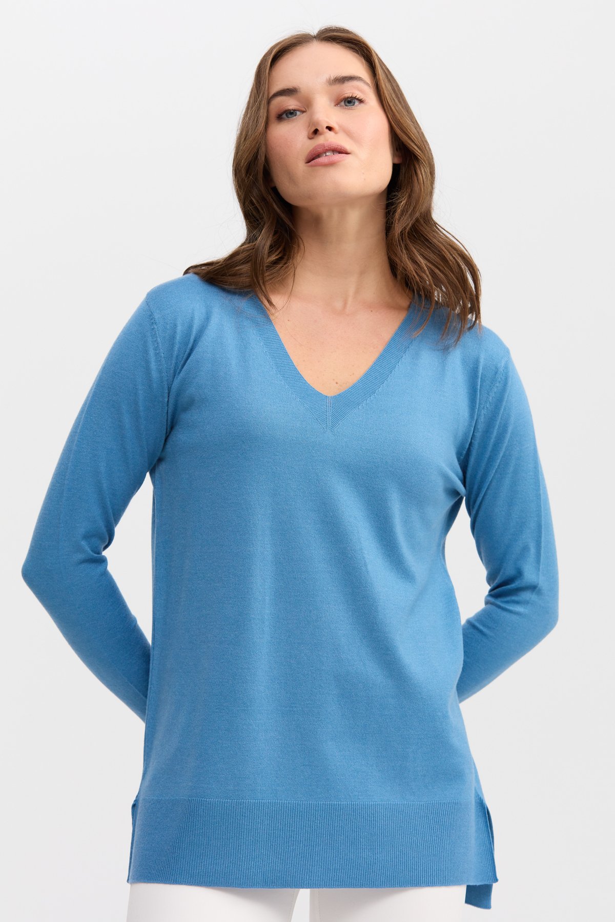 22364Kadın V Yaka Önü Arkası Yırtmaçlı Kazak Mavi