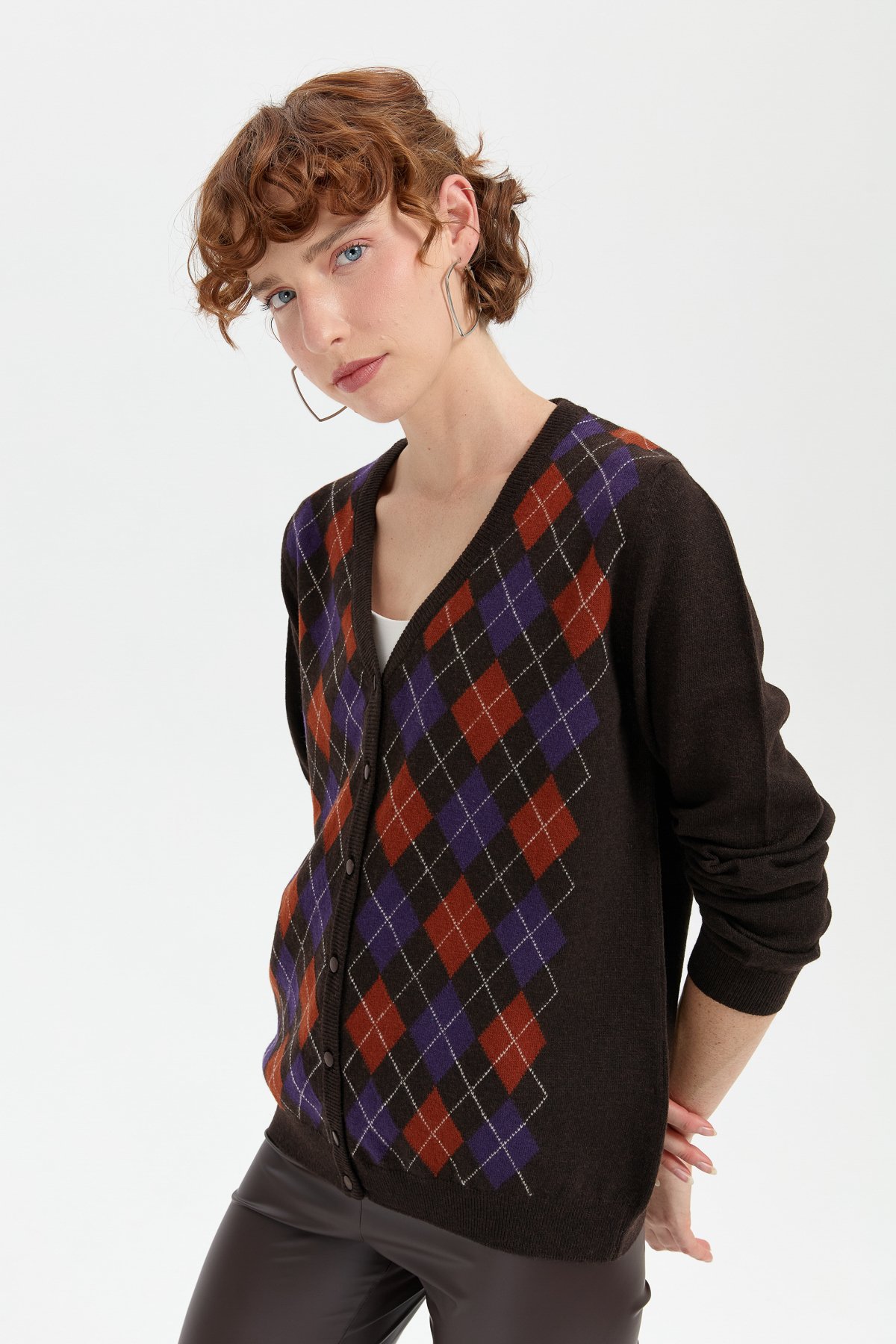 24040Kadın V Yaka Önü Baklavalı Hırka K.Kahve