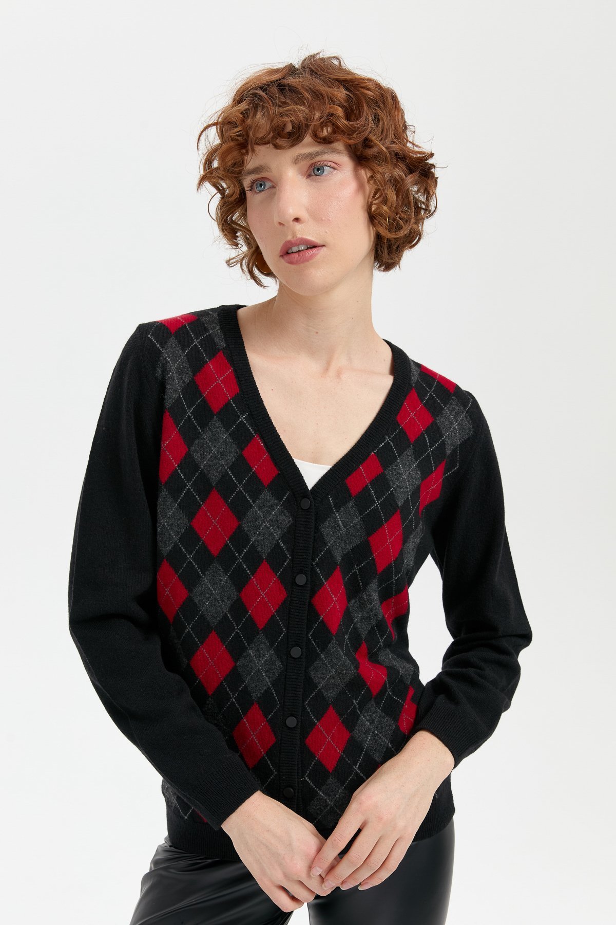 24040Kadın V Yaka Önü Baklavalı Hırka Siyah