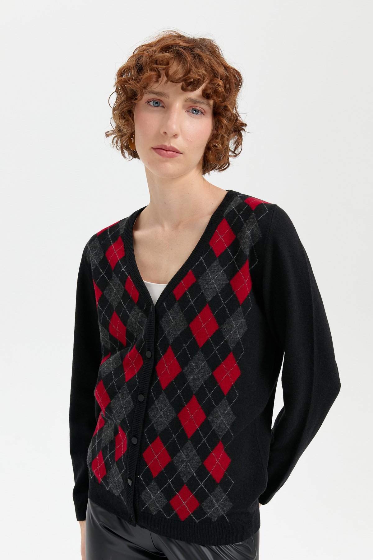 24040Kadın V Yaka Önü Baklavalı Hırka Siyah