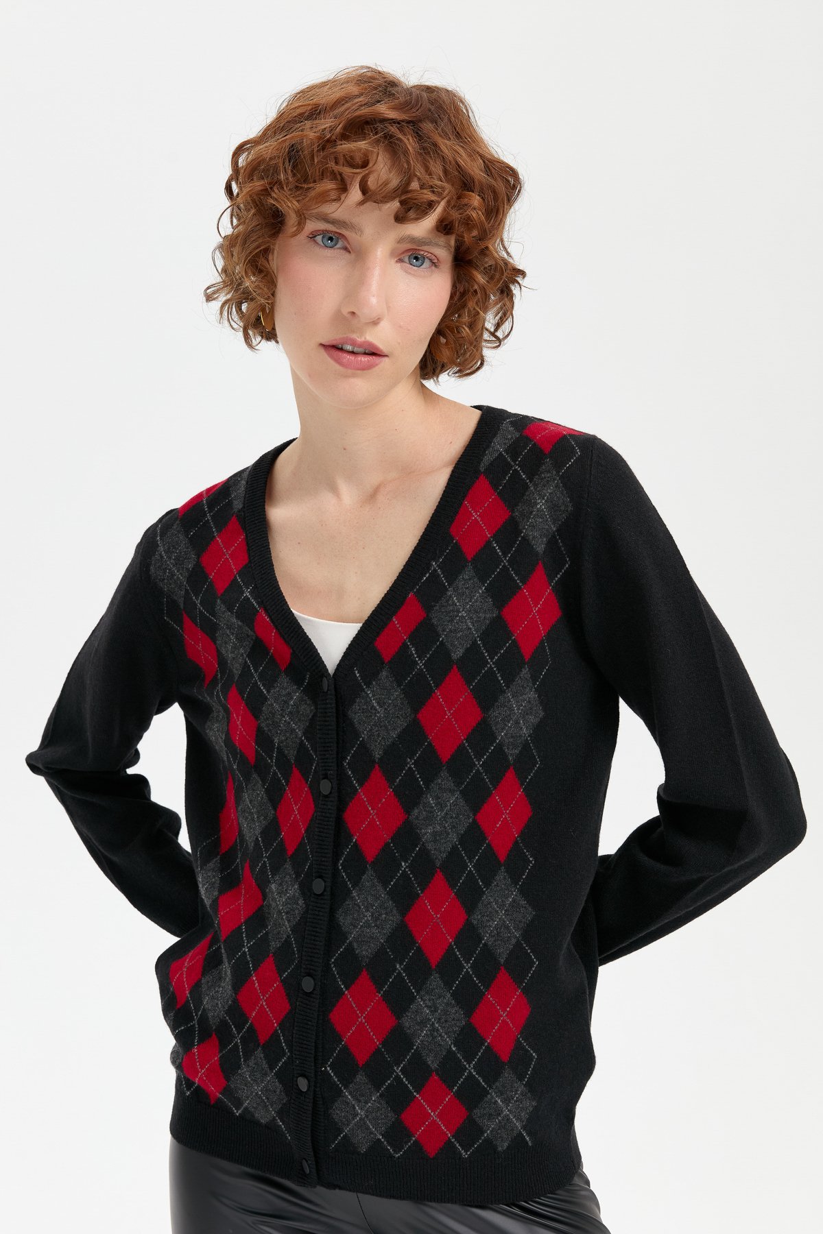 24040Kadın V Yaka Önü Baklavalı Hırka Siyah