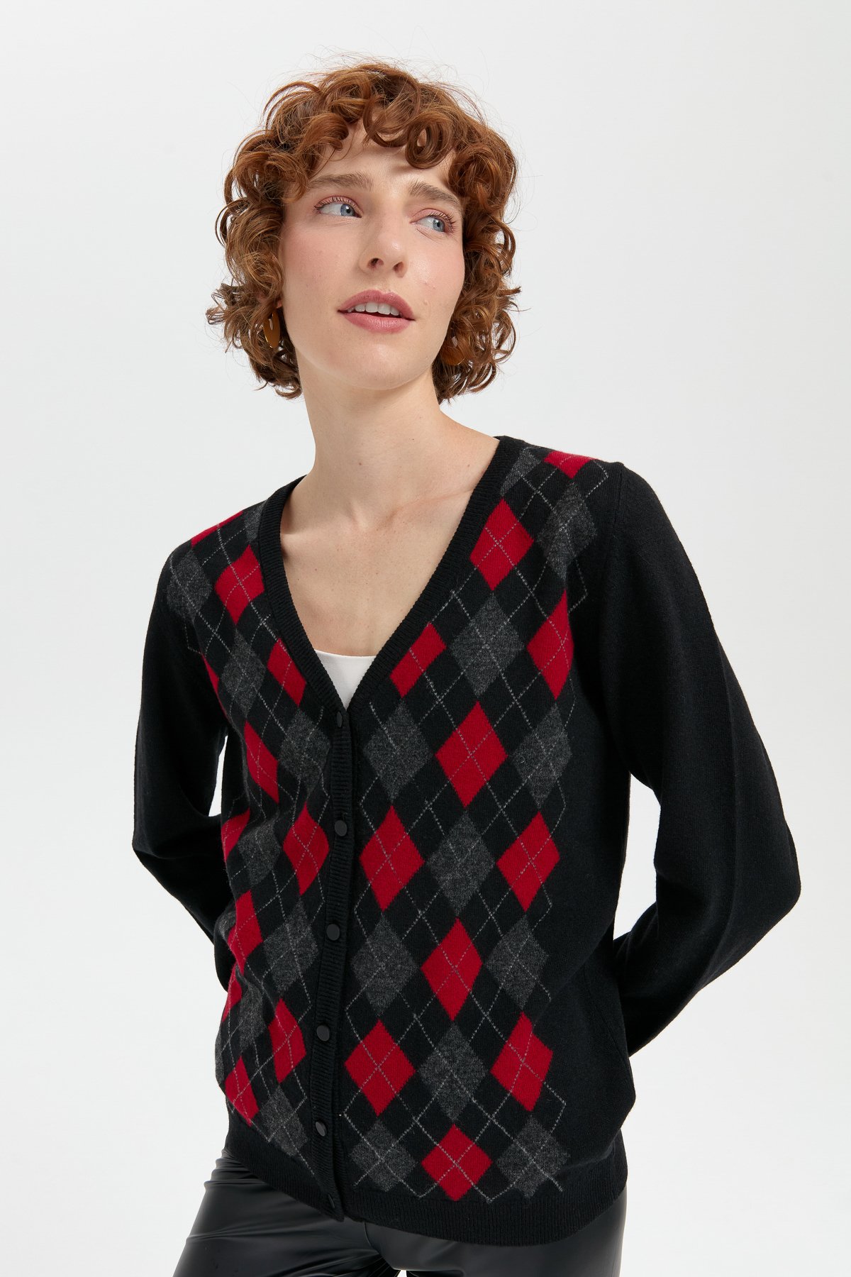 24040Kadın V Yaka Önü Baklavalı Hırka Siyah