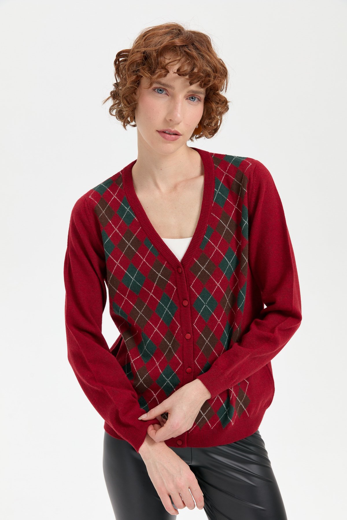 24040Kadın V Yaka Önü Baklavalı Hırka V.Kırmızı