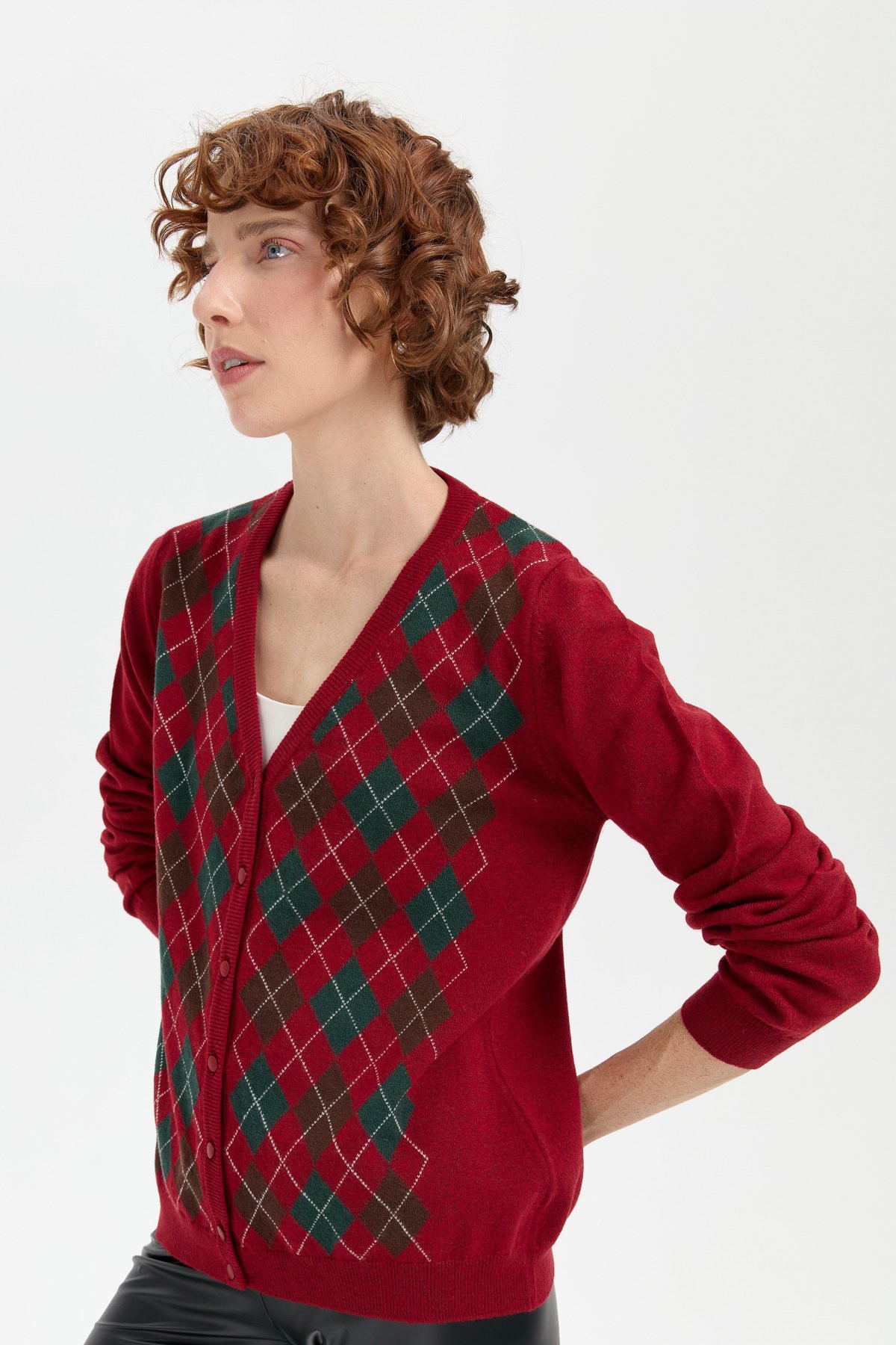 24040Kadın V Yaka Önü Baklavalı Hırka V.Kırmızı