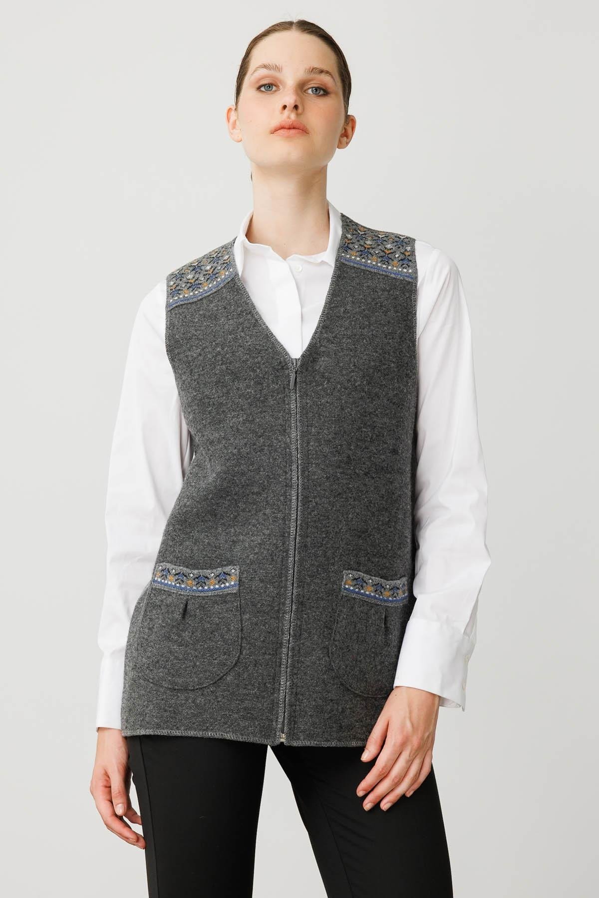 25017Kadın V Yaka Önü Keçe Fermuarlı Kısa Yün Yelek Füme