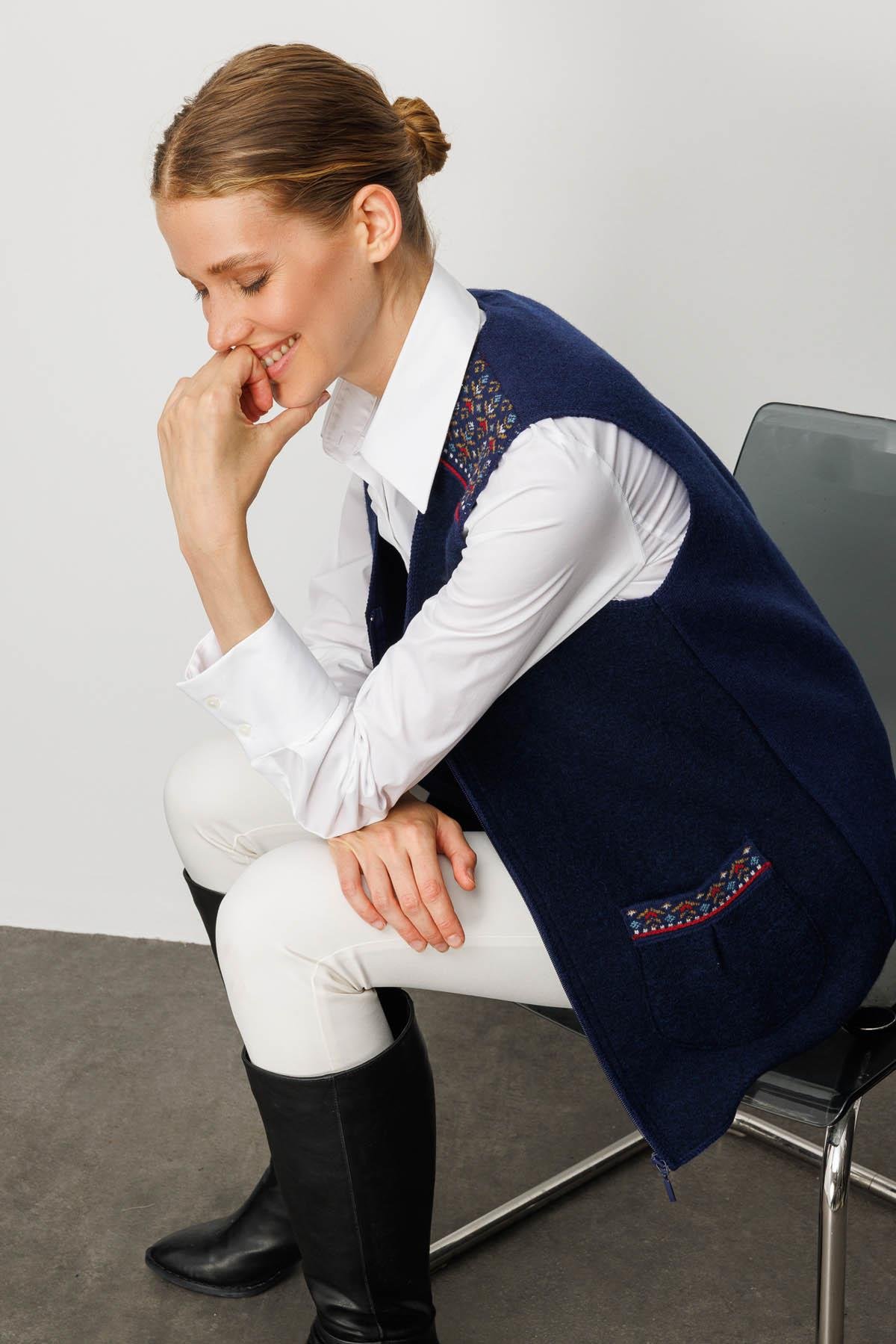 25017Kadın V Yaka Önü Keçe Fermuarlı Kısa Yün Yelek Y.A.Lacivert