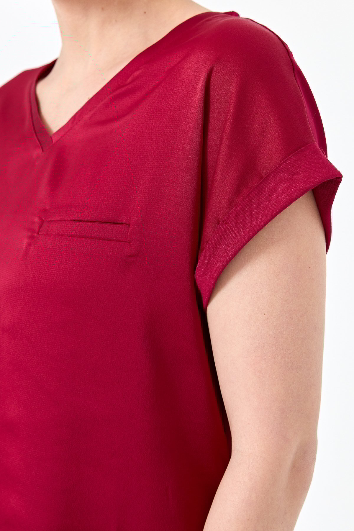 22706Kadın V Yaka Önü Saten Bluz Bordo