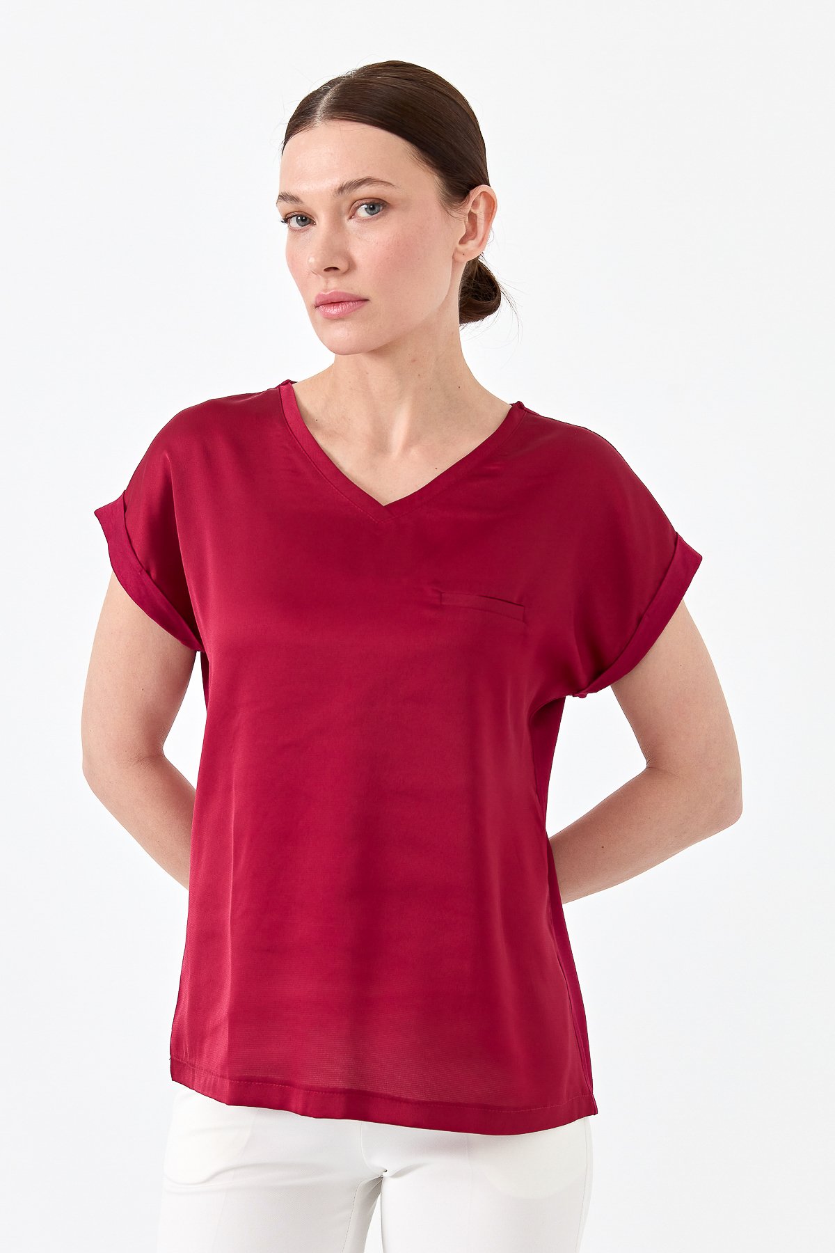 22706Kadın V Yaka Önü Saten Bluz Bordo