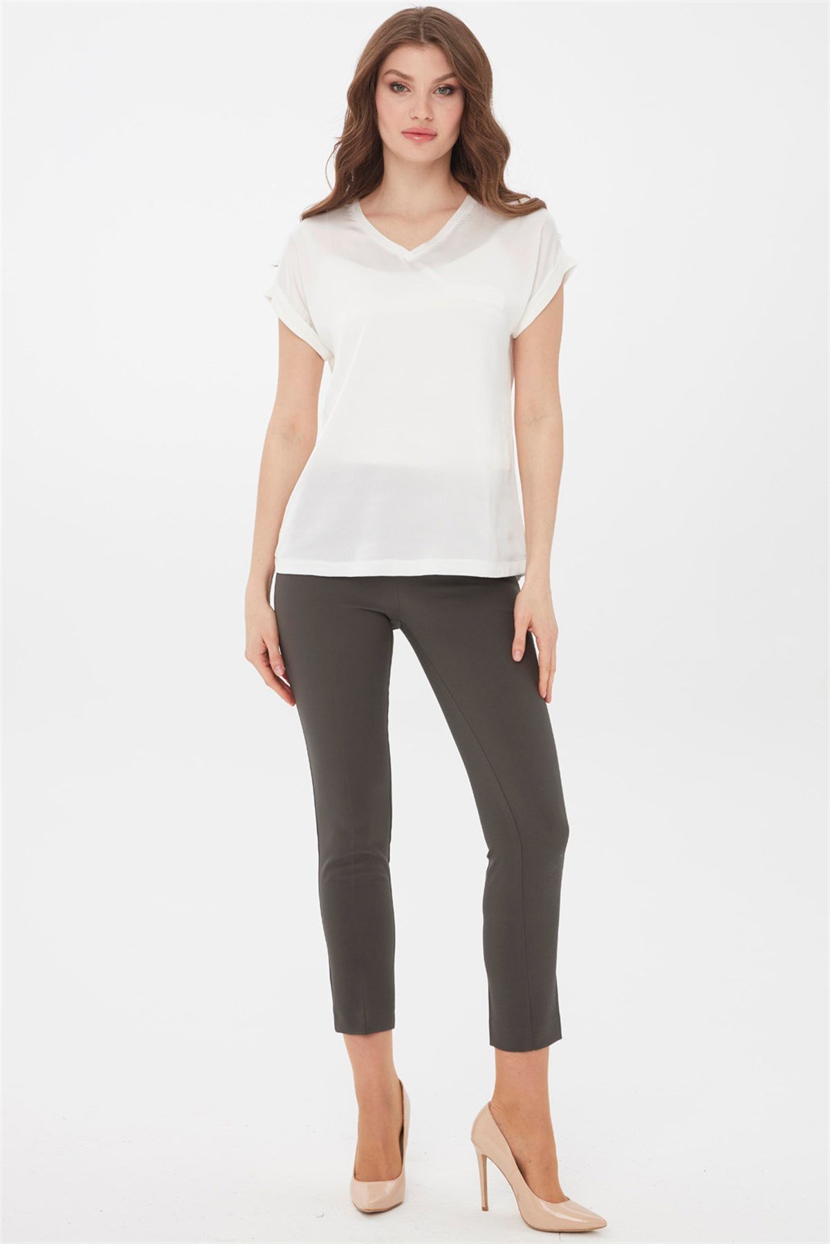 22706Kadın V Yaka Önü Saten Bluz Ekru