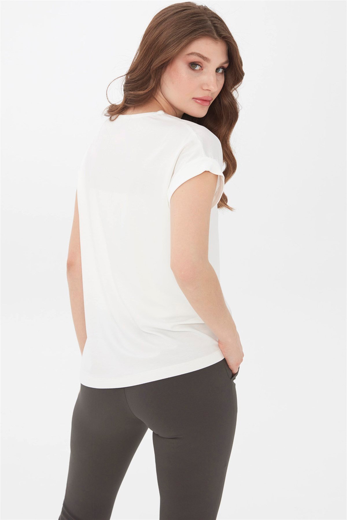 22706Kadın V Yaka Önü Saten Bluz Ekru