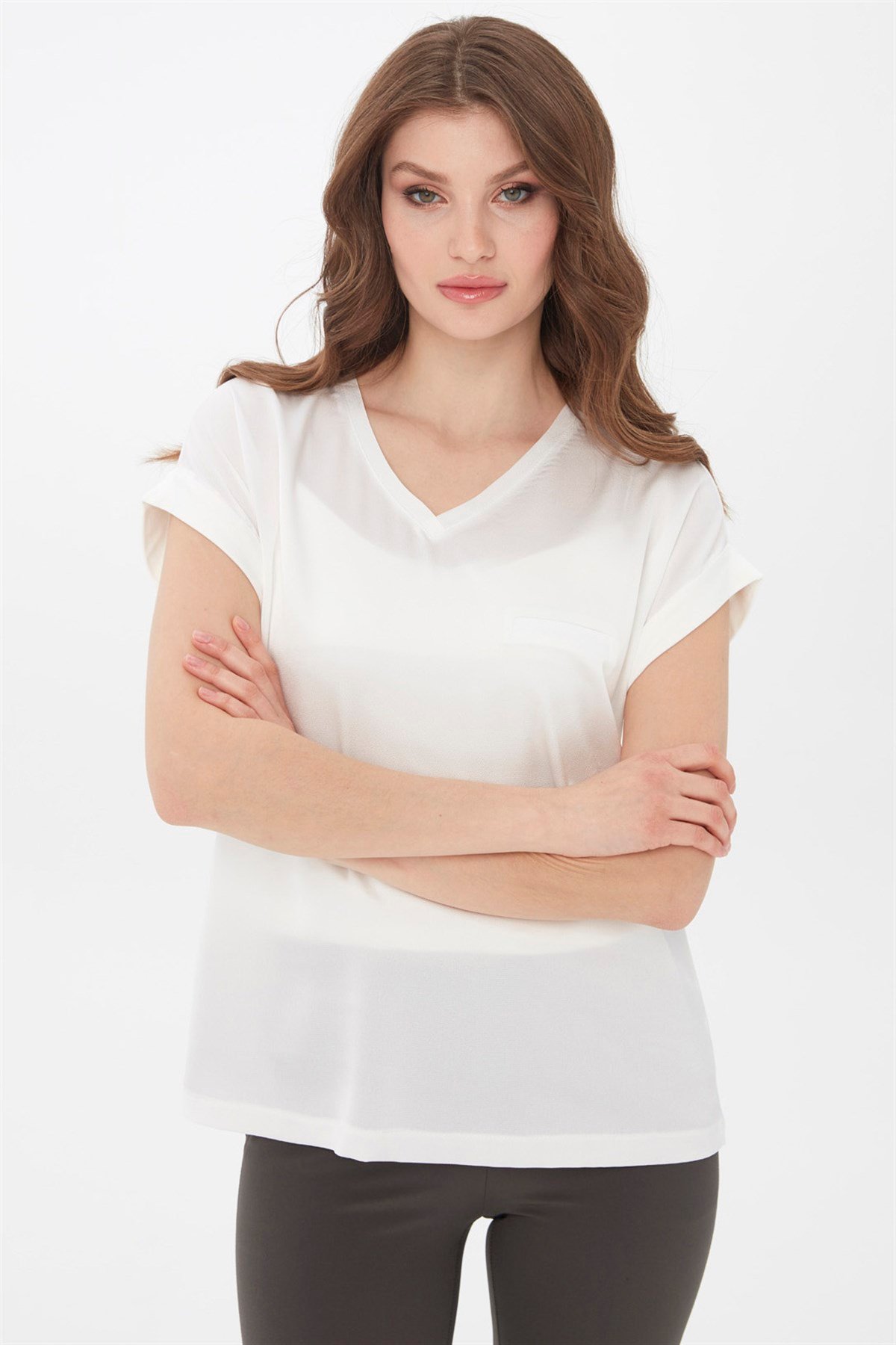 22706Kadın V Yaka Önü Saten Bluz Ekru