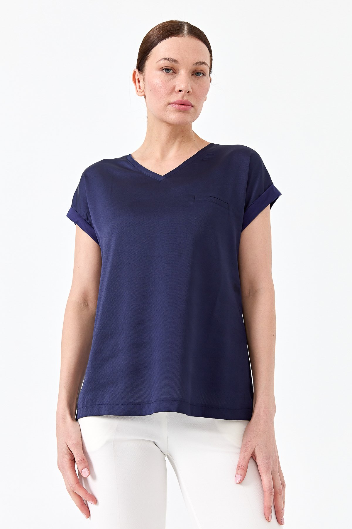 22706Kadın V Yaka Önü Saten Bluz Lacivert