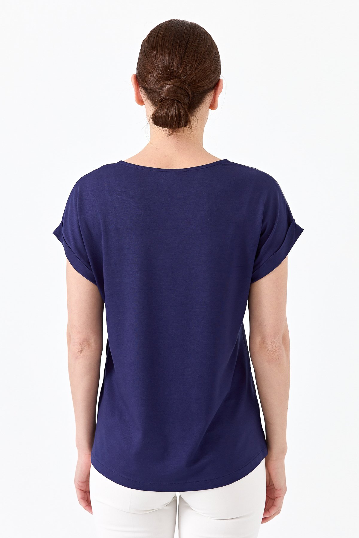 22706Kadın V Yaka Önü Saten Bluz Lacivert