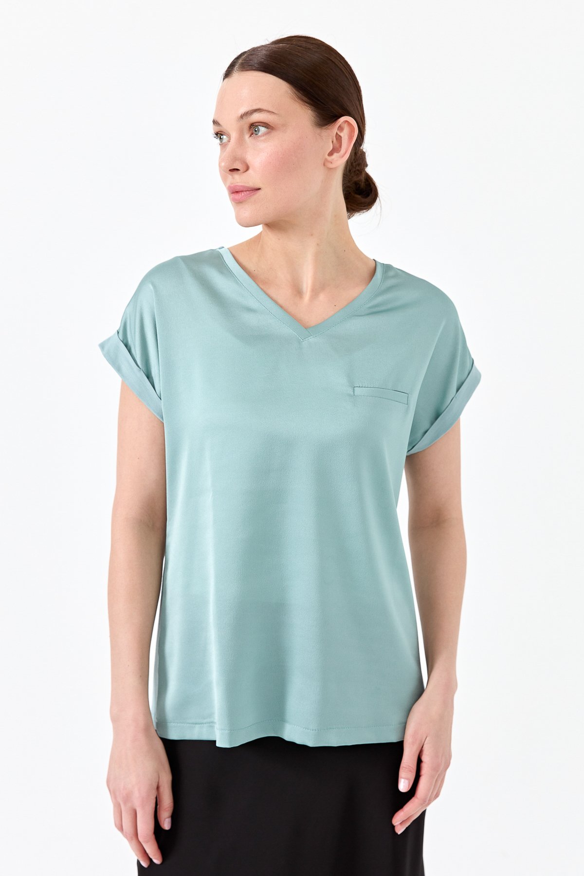 22706Kadın V Yaka Önü Saten Bluz S.Yeşili