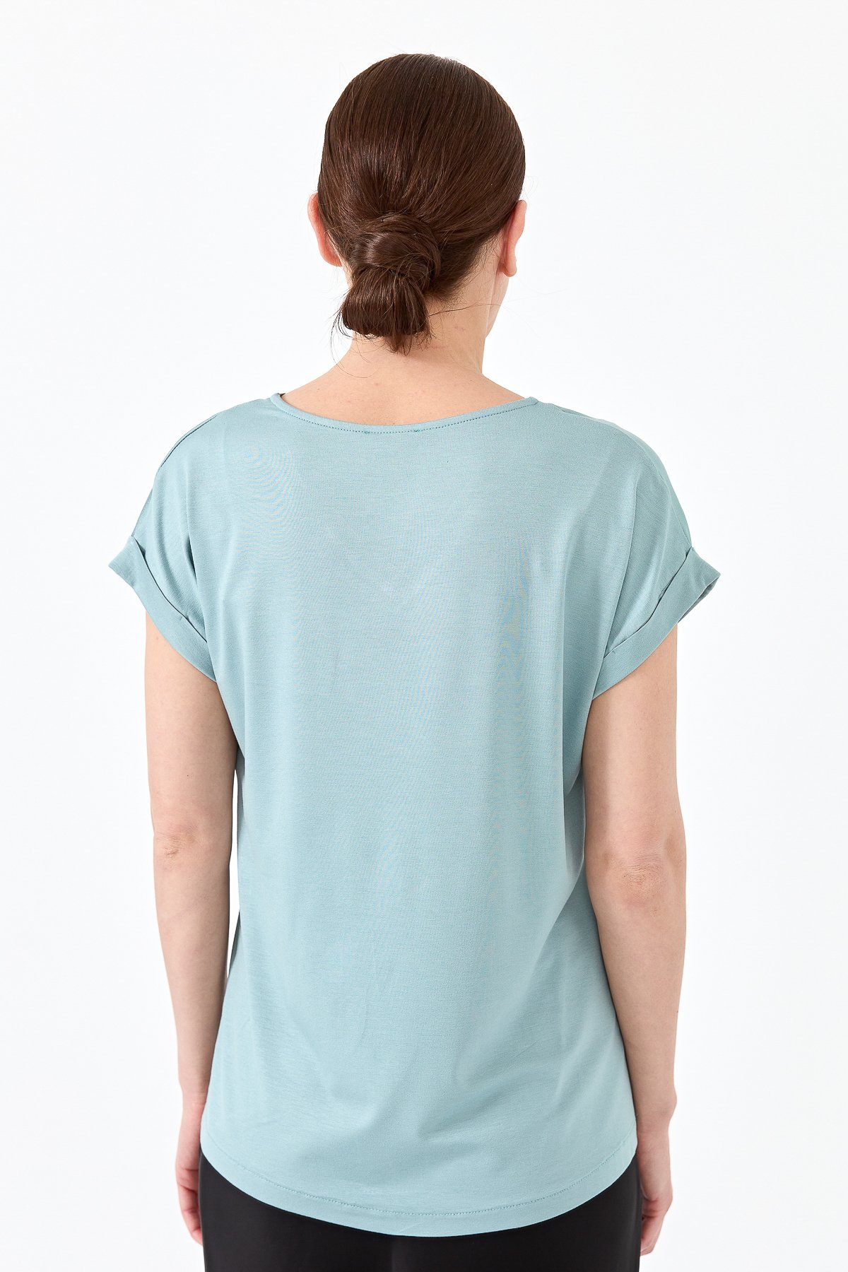 22706Kadın V Yaka Önü Saten Bluz S.Yeşili