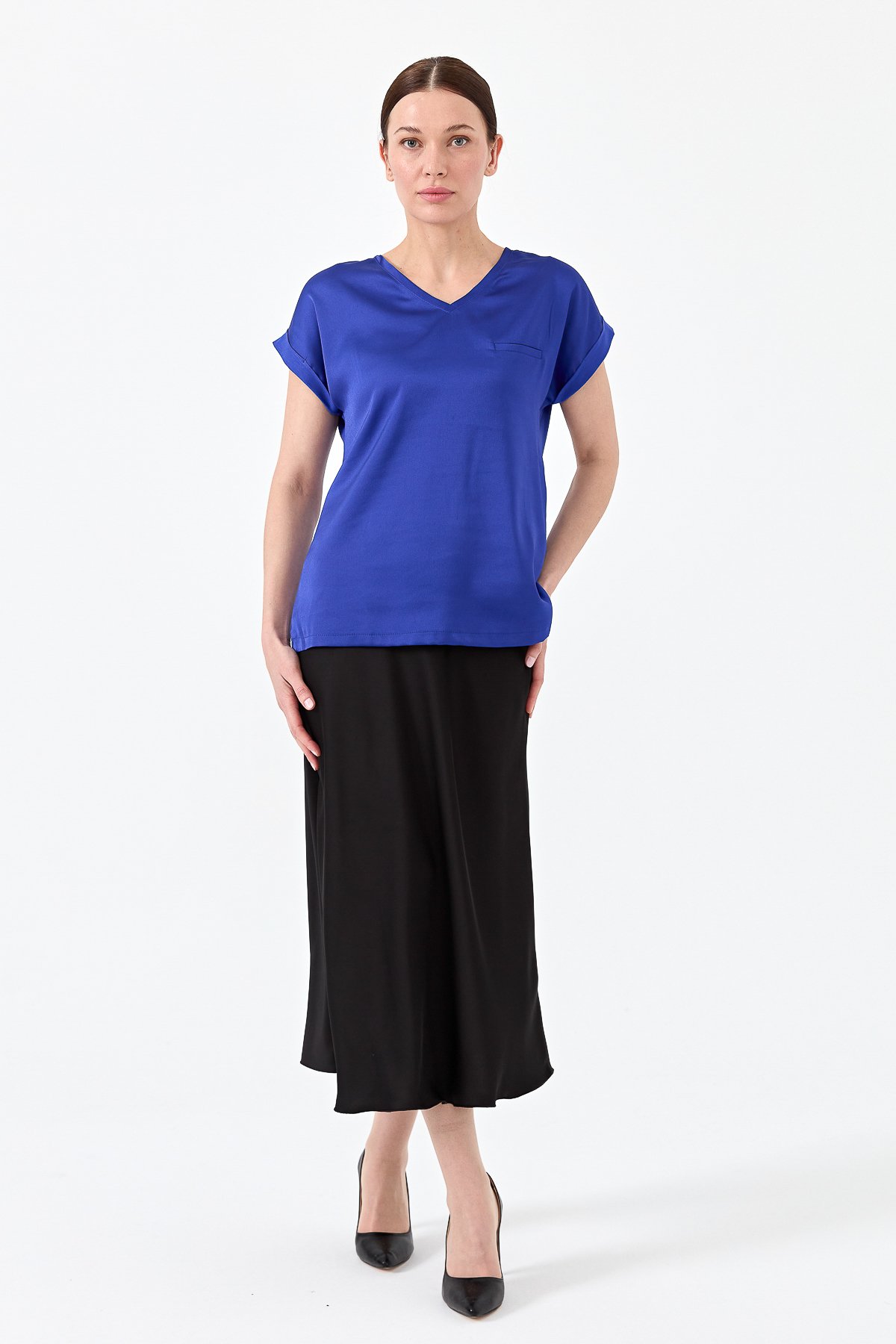 22706Kadın V Yaka Önü Saten Bluz Saks