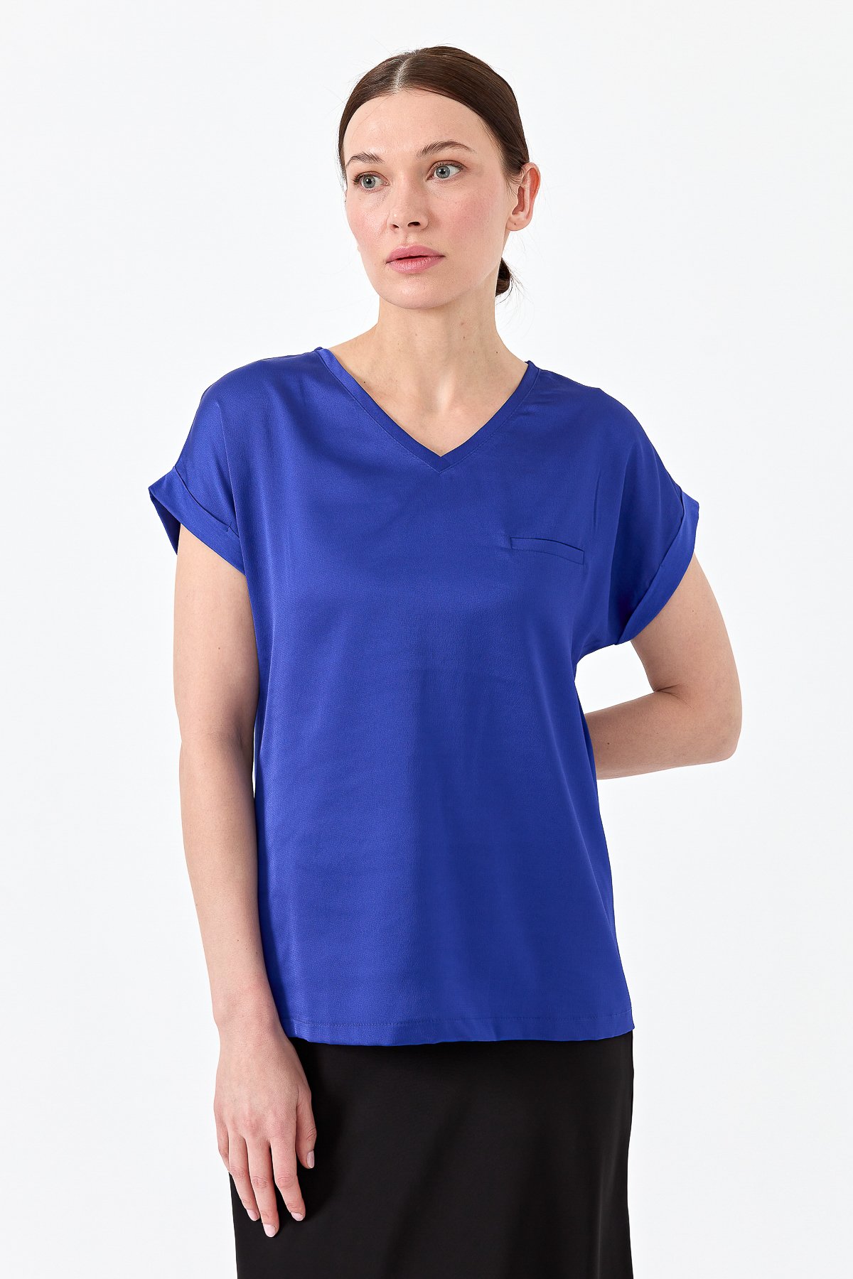 22706Kadın V Yaka Önü Saten Bluz Saks