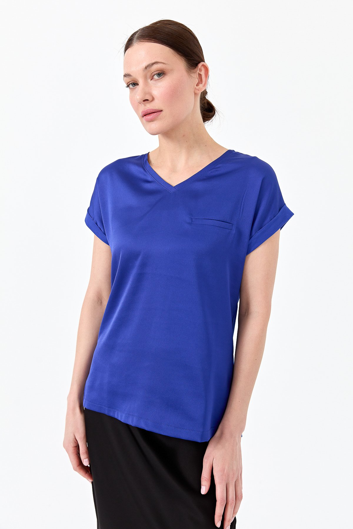 22706Kadın V Yaka Önü Saten Bluz Saks