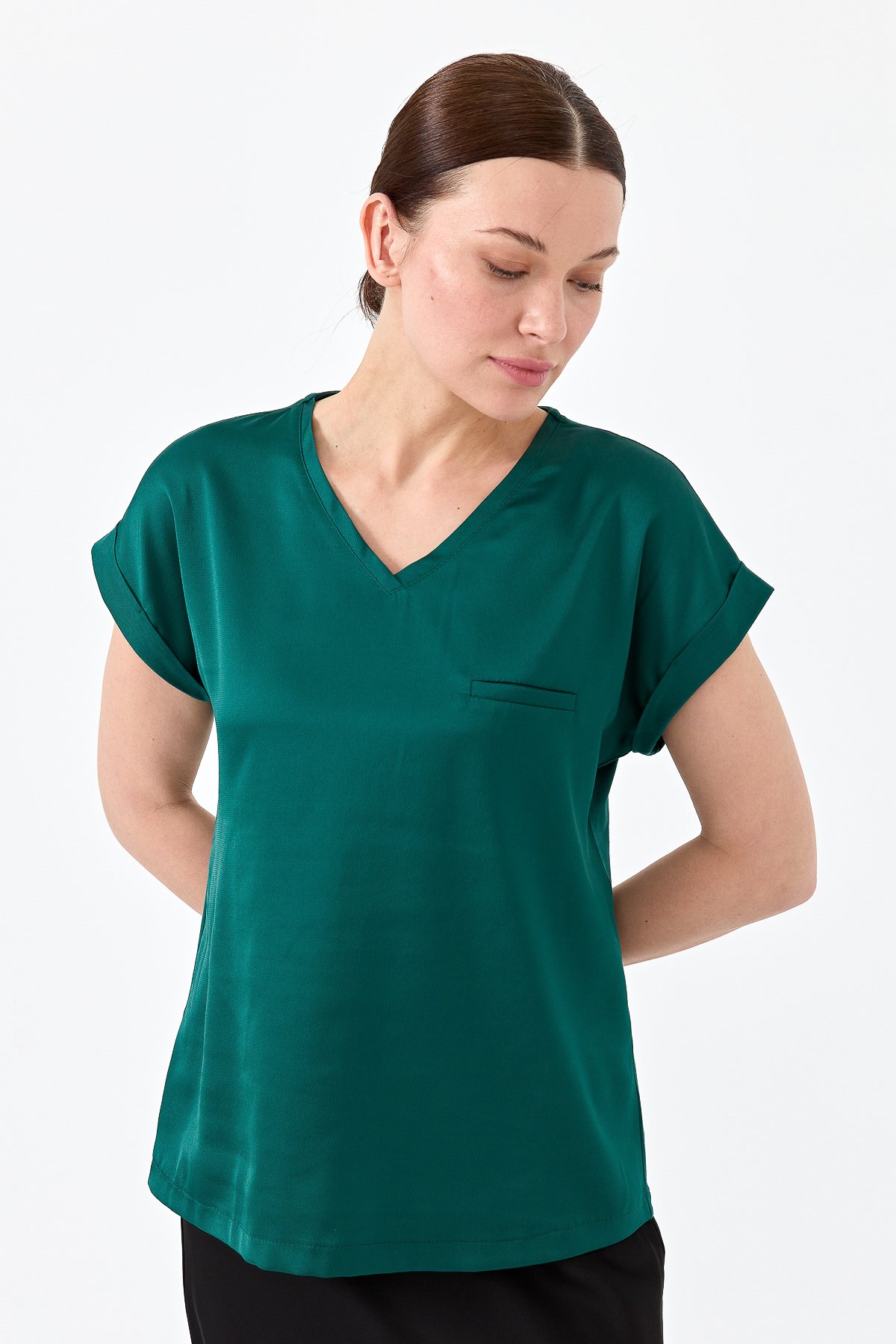 22706Kadın V Yaka Önü Saten Bluz Yeşil