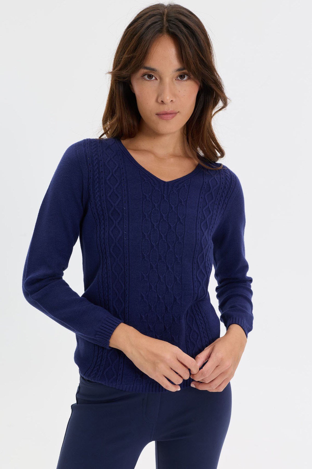 26252Kadın V Yaka Önü Yürütmeli Triko Kazak Lacivert