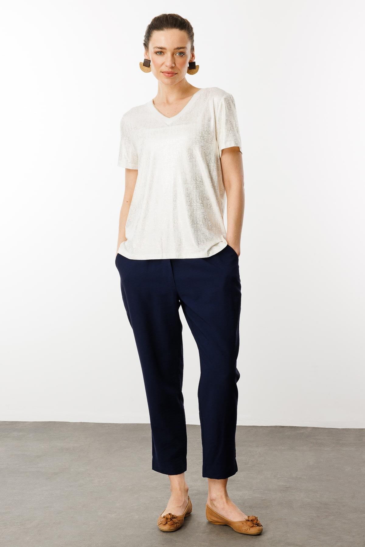 25812Kadın V Yaka Parlak Baskılı Penye T-Shirt Beyaz