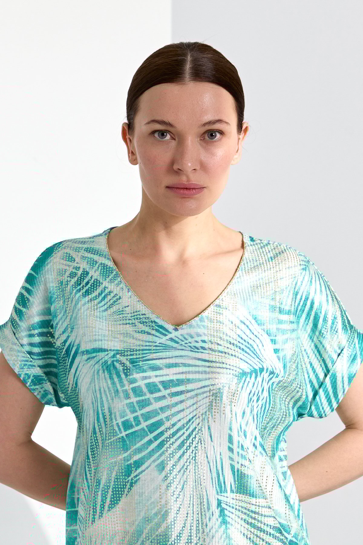 23460Kadın V Yaka Parlak Kumaş Penye Bluz Yeşil