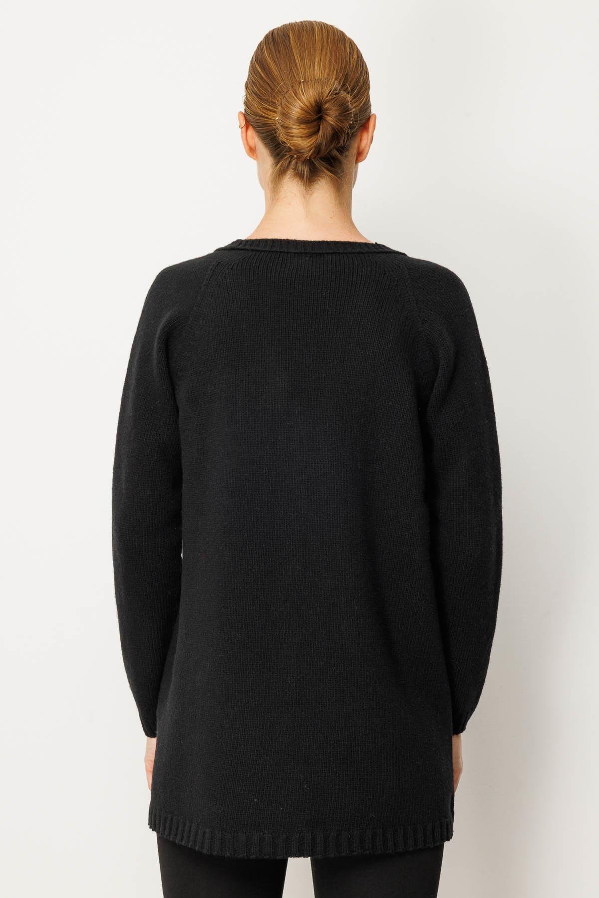 25178Kadın V Yaka Saç Örgülü Uzun Yün Hırka Siyah