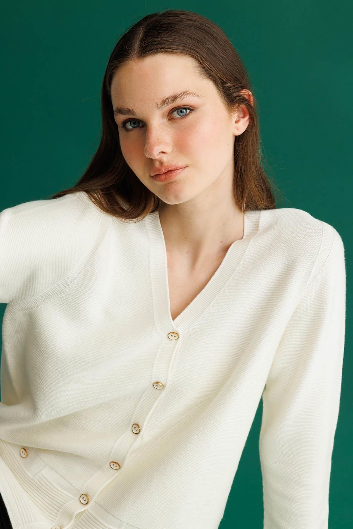 25244Kadın V Yaka Sahte Cepli Düğmeli Ceket Kemik