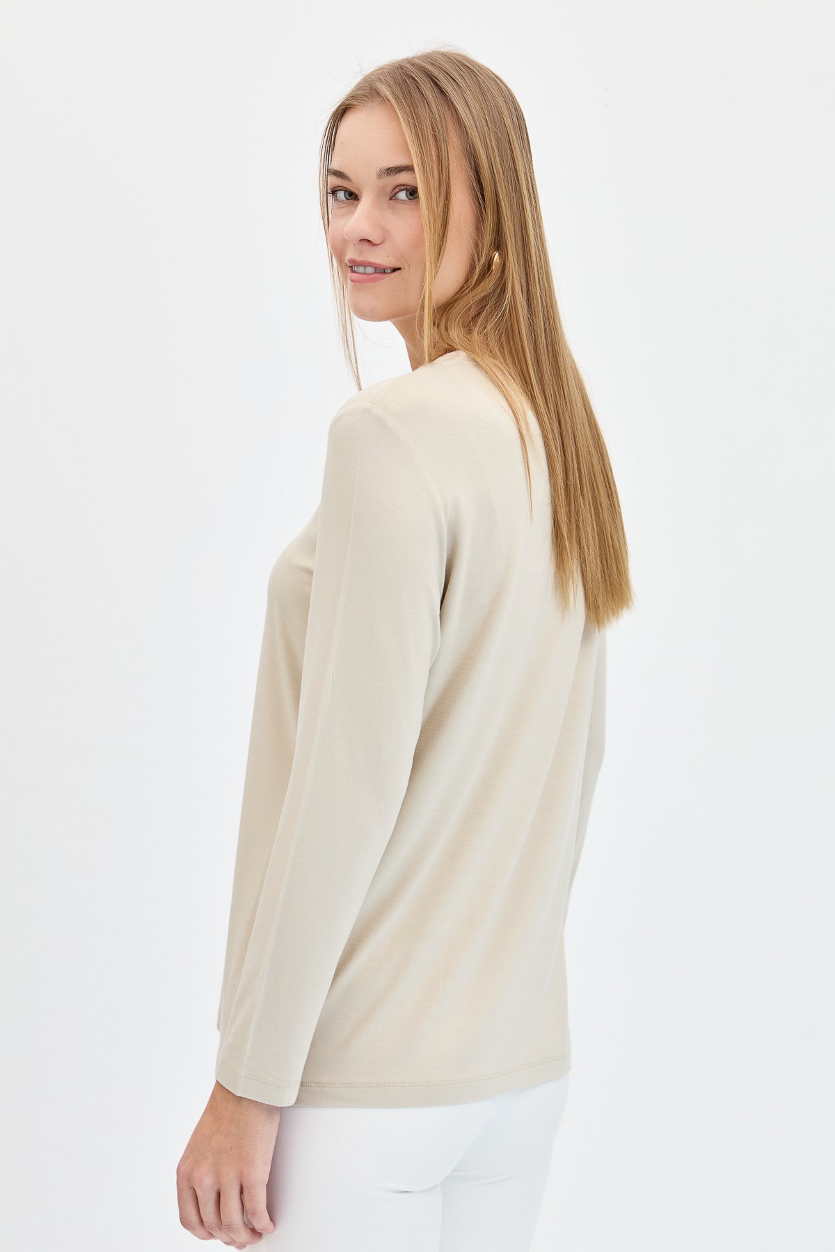 KMY24050Kadın V Yaka Simli Ribanalı Bluz Bej