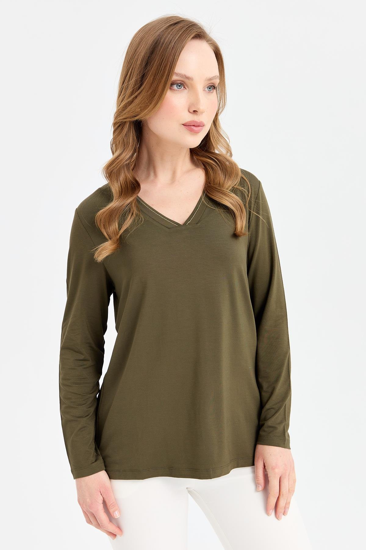 KMY24050Kadın V Yaka Simli Ribanalı Bluz K.Haki