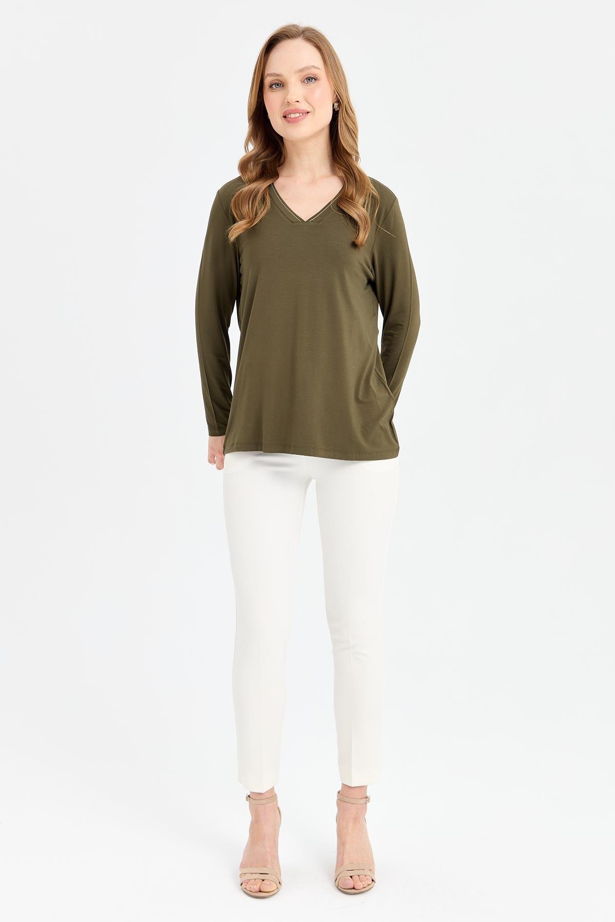 KMY24050Kadın V Yaka Simli Ribanalı Bluz K.Haki