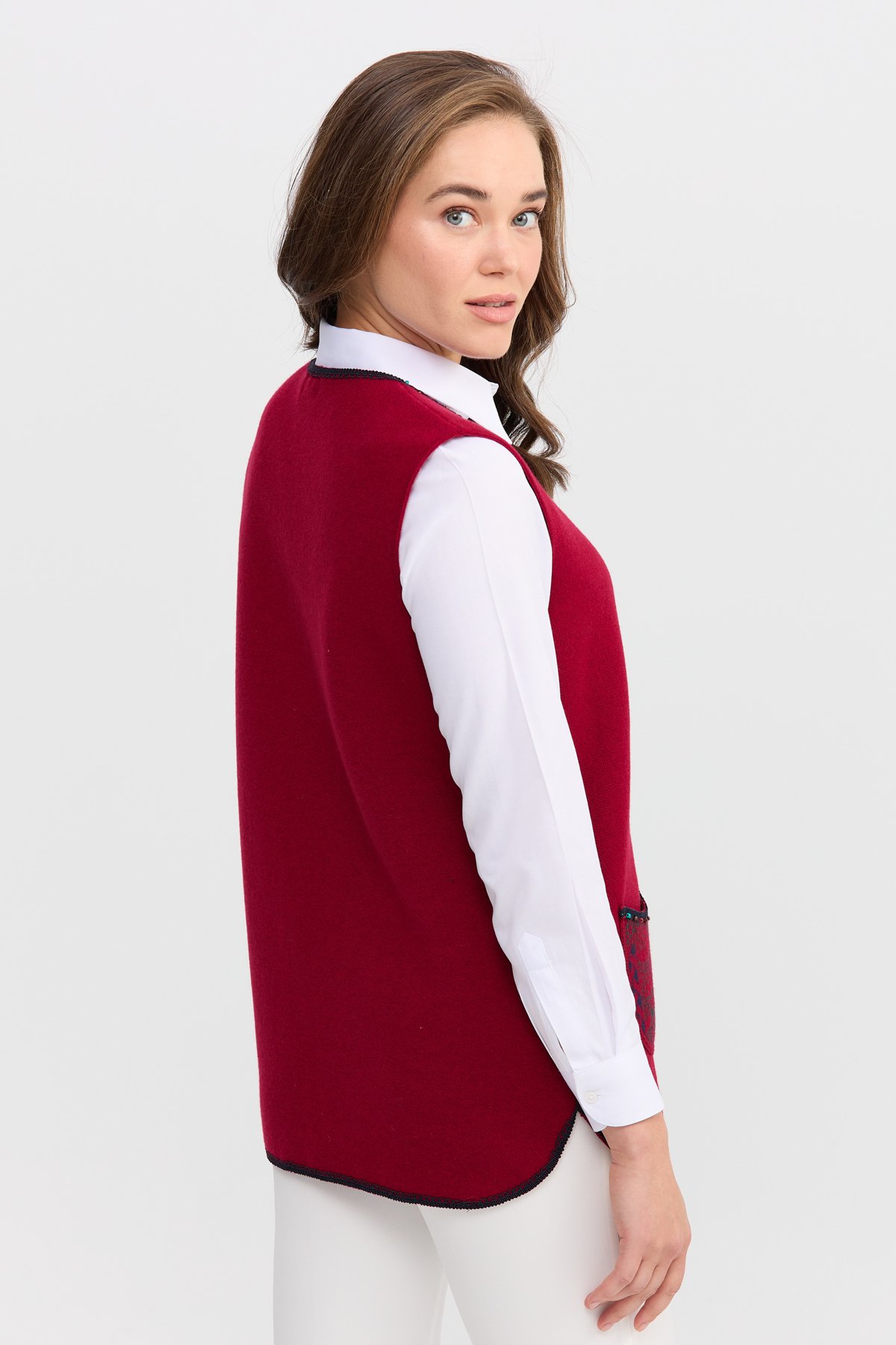 22112Kadın V Yaka Su Taşı Boncuk İşlemeli Kısa Yün Yelek V.Çürüğü