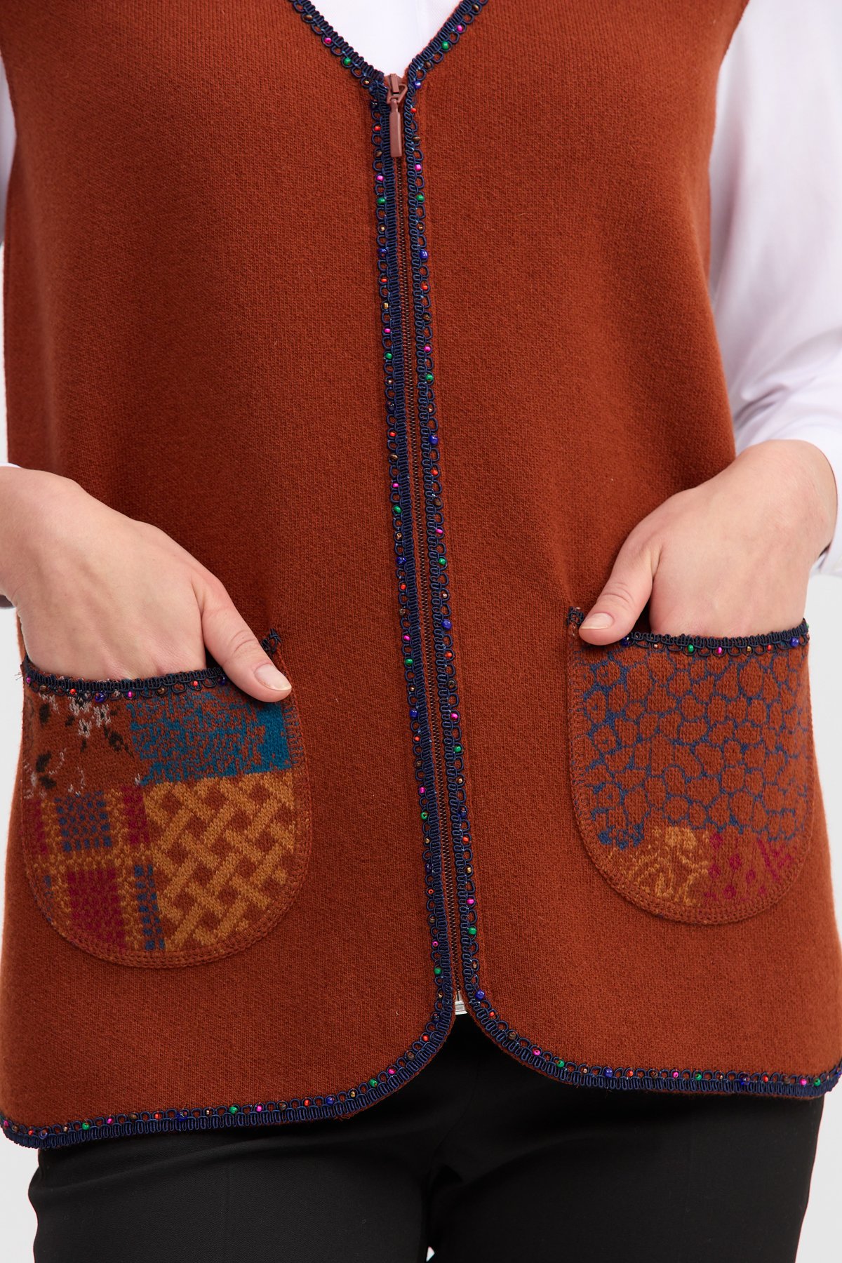 22112Kadın V Yaka Su Taşı Boncuk İşlemeli Kısa Yün Yelek A.Taba