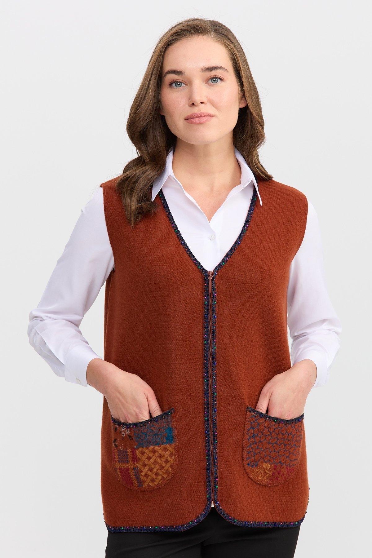 22112Kadın V Yaka Su Taşı Boncuk İşlemeli Kısa Yün Yelek A.Taba