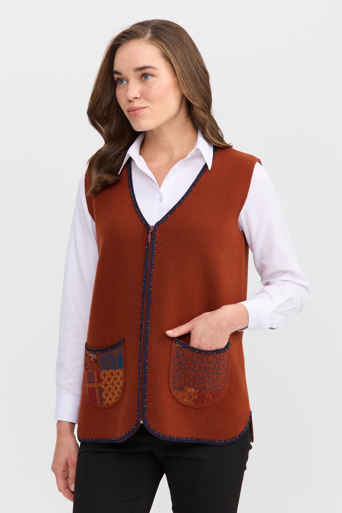 22112Kadın V Yaka Su Taşı Boncuk İşlemeli Kısa Yün Yelek A.Taba