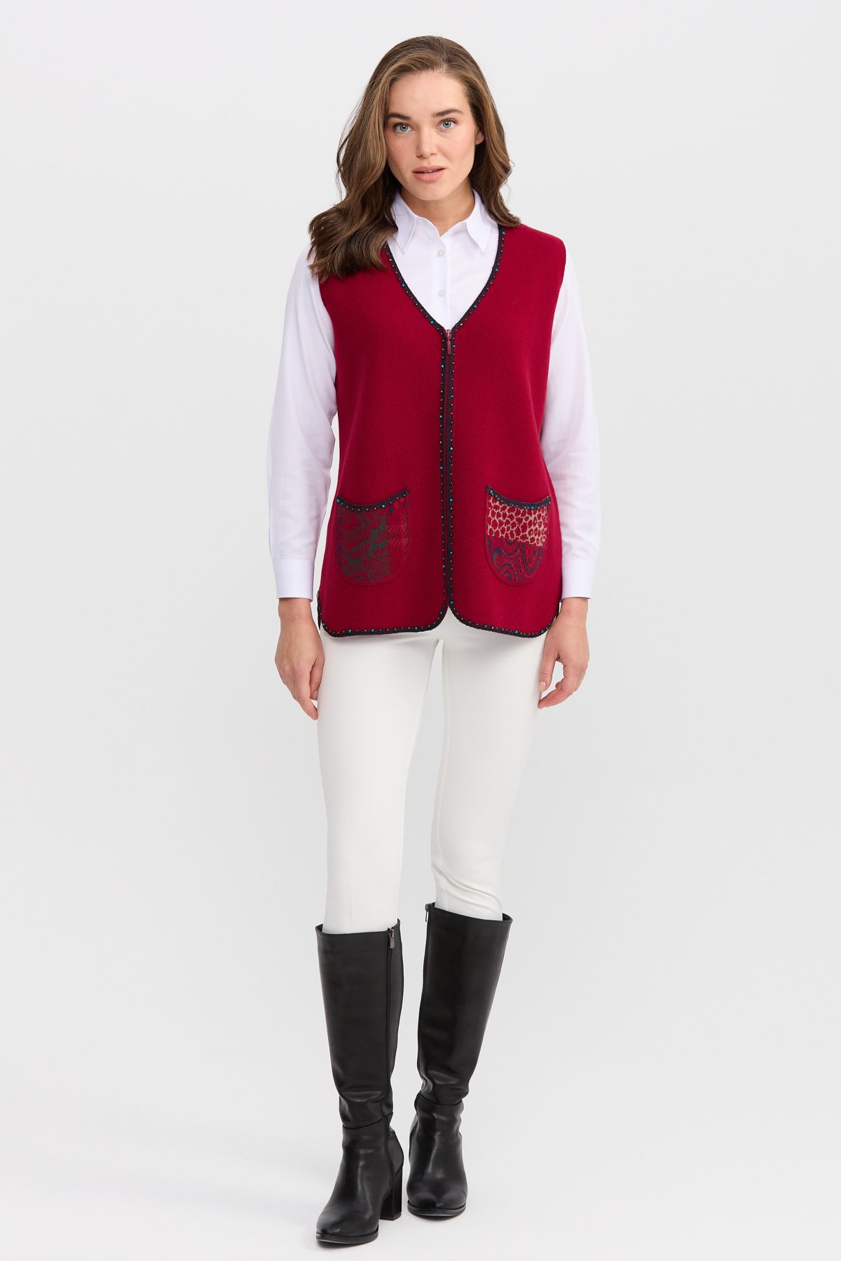 22112Kadın V Yaka Su Taşı Boncuk İşlemeli Kısa Yün Yelek V.Çürüğü