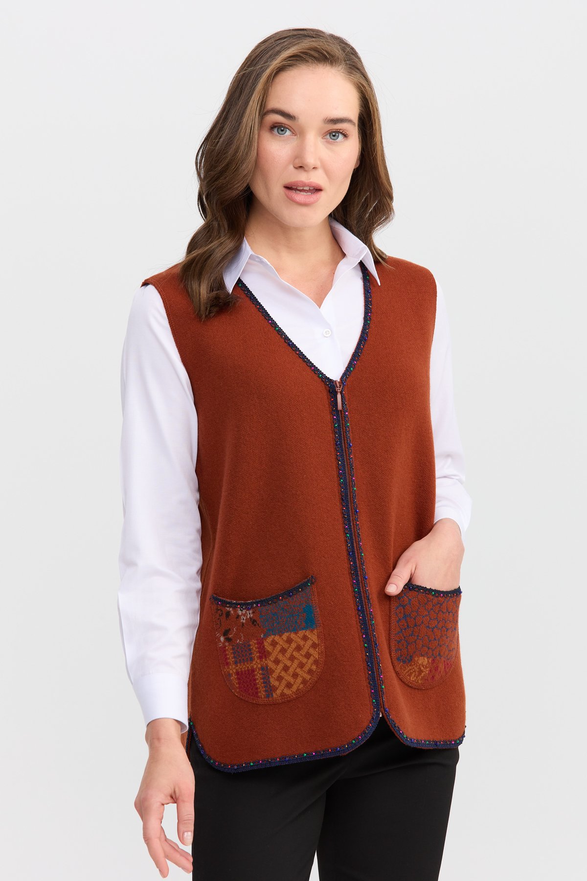 22112Kadın V Yaka Su Taşı Boncuk İşlemeli Kısa Yün Yelek A.Taba