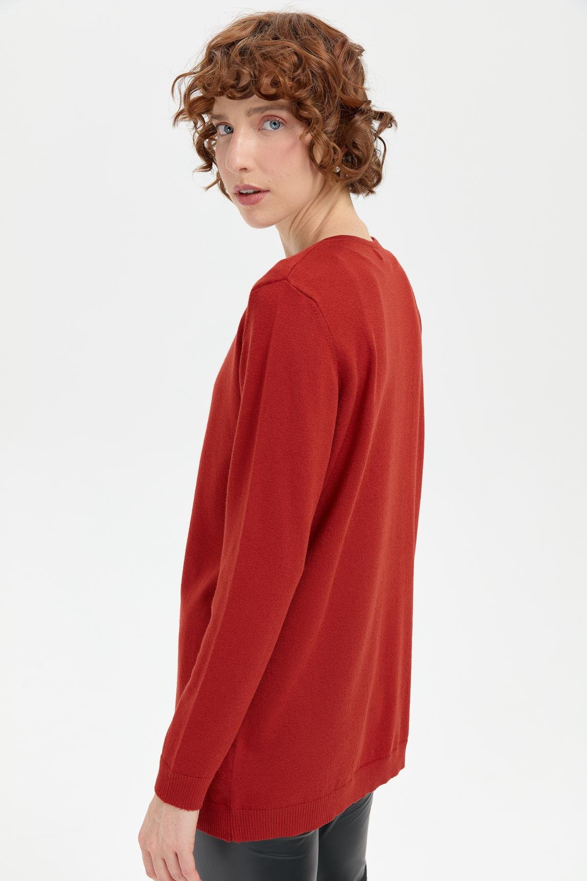 24090Kadın V Yaka Taşlı Kolye Desenli Ligra Bluz K.Kiremit